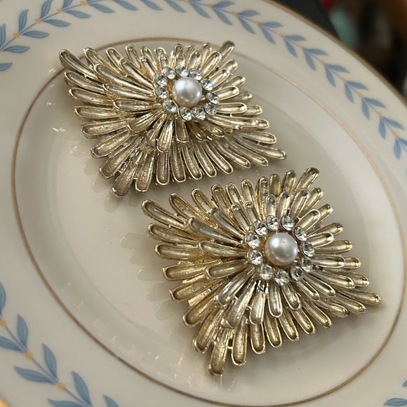 Vintage Shoe Clips in Gold Burst w Rhinestones & Center Pearl - Picture 2 of 9